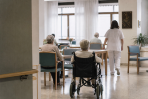 Cuánto cuesta al mes una residencia de ancianos