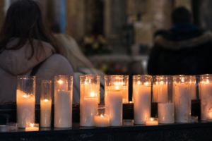 ¿Qué son las velas por intenciones y cómo funcionan espiritualmente?